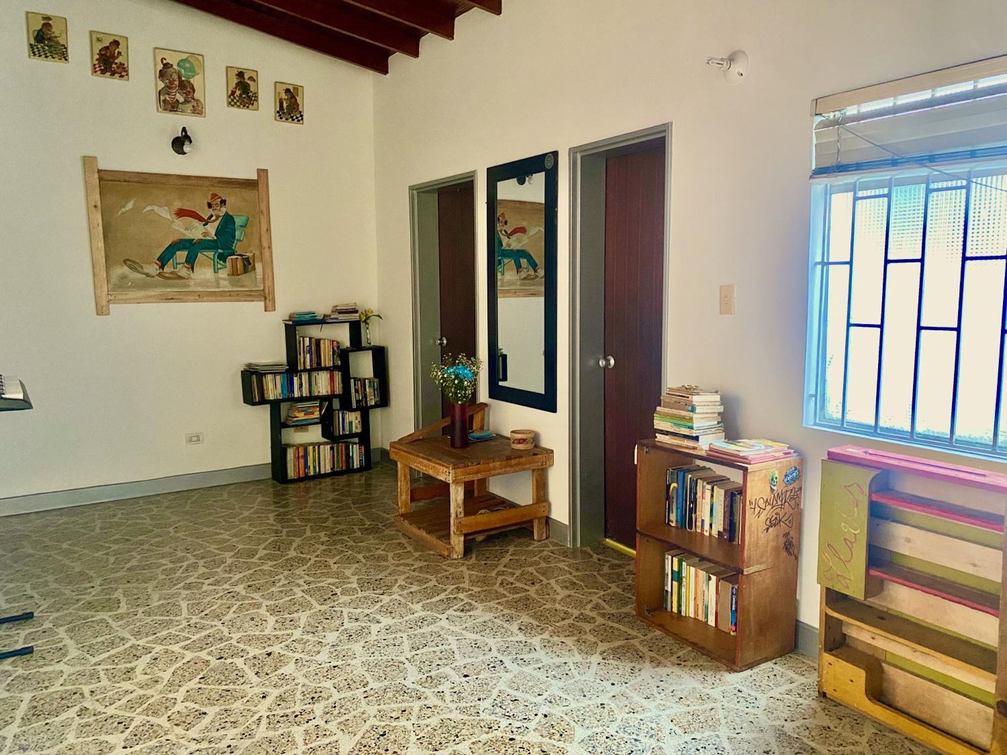 Casa Almarita - Hostal, Bar Y Restaurante Меделин Екстериор снимка